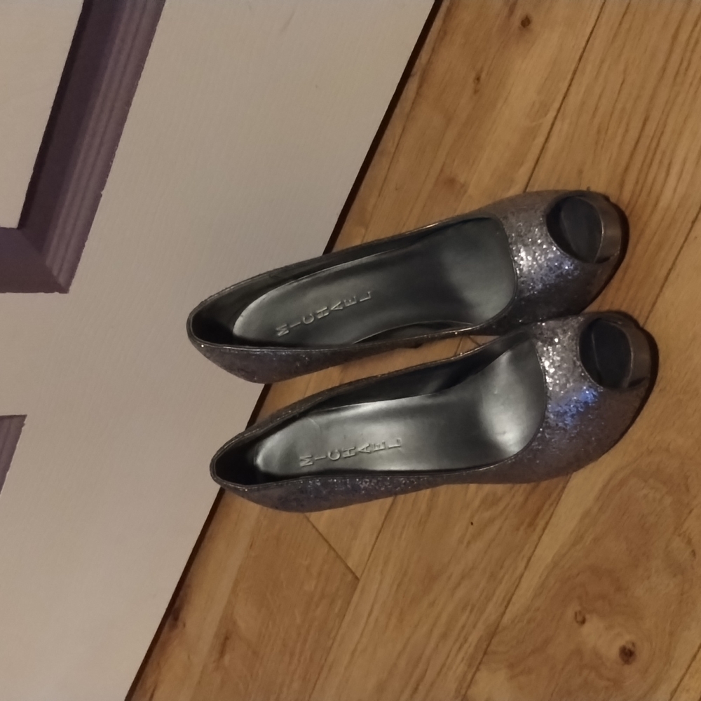 8 1/2 Metallic Silver and Glitter Heel
